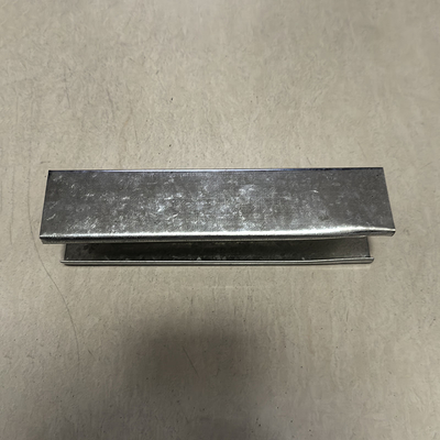 Kalite Hafif Çelik Keel Galvanize Metal Furring Asılı veya Doğrudan Taşınmış Kalınlığı 0.3mm-1.2mm Fabrika