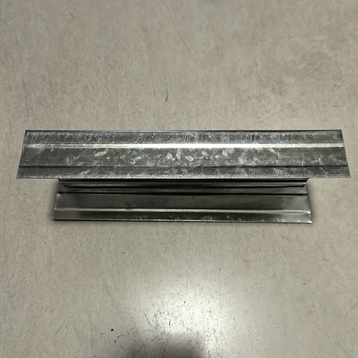 قیمت خوب 0.6mm ضخامت فریم فلزی استد پارتیشن های فولاد گالوانیزه آنلاین