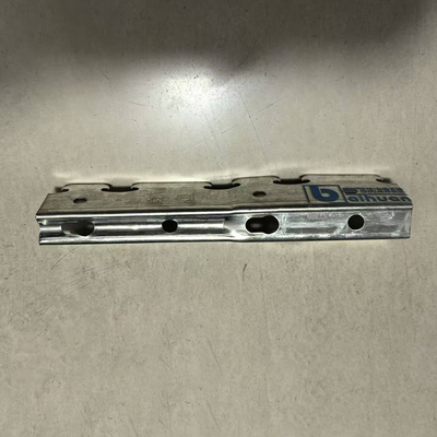 品質 パーソナライゼーション 耐腐蝕性 メタル スタッド ベース ストラック / スタッド ストラック 壁 工場